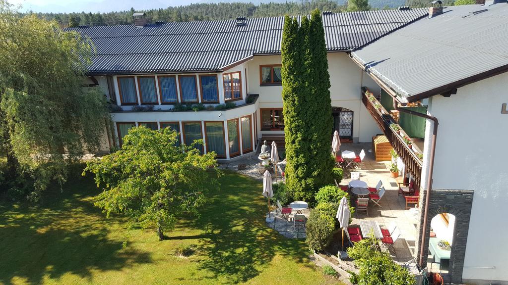 Beautyfarm Landhaus Servus Velden am Woerthersee Exterior photo